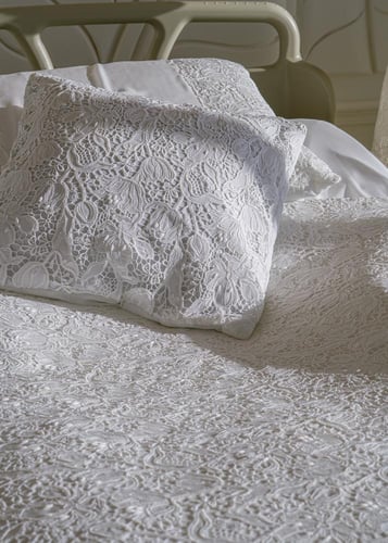 Unique dantela cover