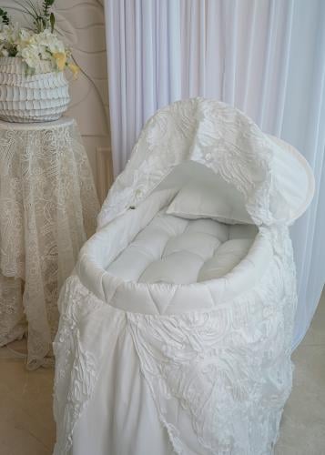 Pure elegance bed