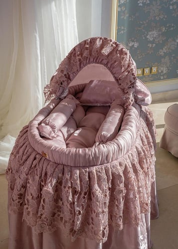 Feminine baby bed
