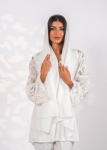 بجامة نفاس راقية مميزة بالدانتيل