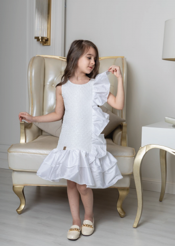 فستان بناتي راقي بتصميم جاكار: الأناقة والرقي في ا...