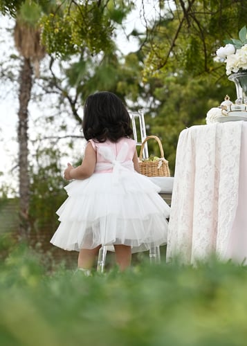 فستان بناتي مميز بطبقات من التل والورود جميل للمنا...