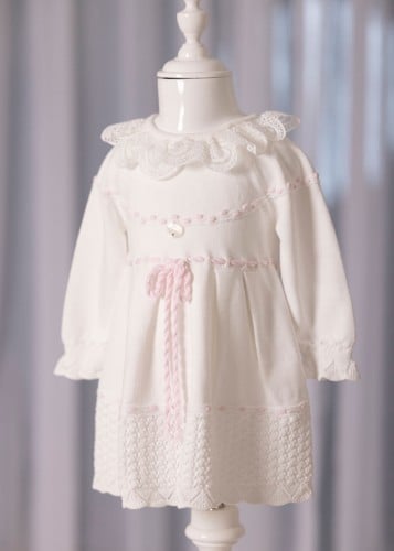 فستان اوف وايت بتصميم اسباني راقي