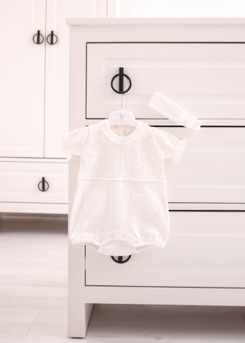 بربتوز اوف وايت بتصميم ناعم وجميل