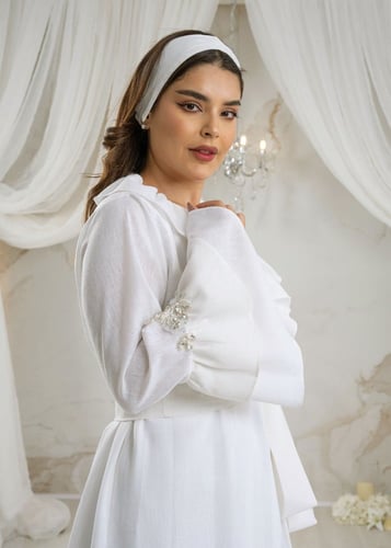 روب استقبال اوف وايت بتصميم فكتوري مميز