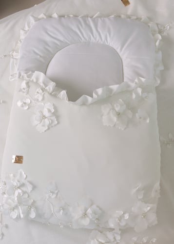 مجموعة استقبال راقيه مميزه بالورود البارزه والأنيق...