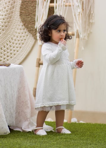 فستان اوف وايت بتصميم اسباني راقي