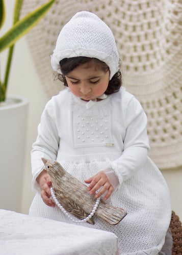 فستان اوف وايت بتصميم اسباني راقي