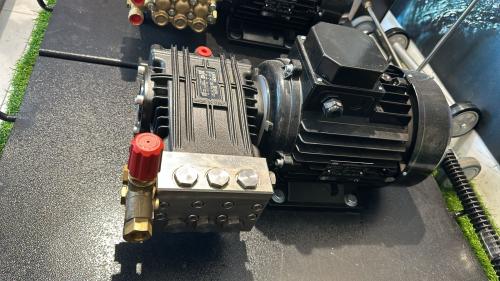 مضخة غسيل قوة 200 بار ايطالية ماركة UDOR مع اللي و...