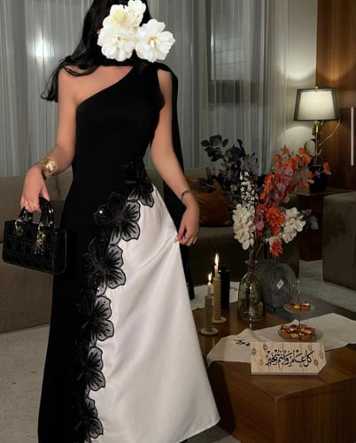 فستان باربي لون اسود