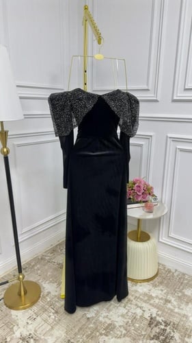 فستان مخمل لون اسود