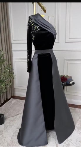 فستان مخمل اسود