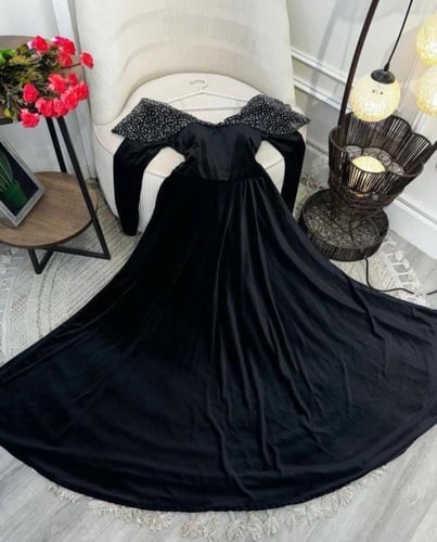 فستان مخمل لون اسود