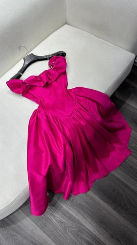 فستان لون وردي