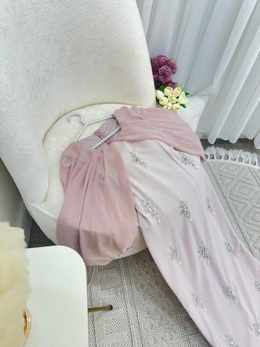 فستان خامة لكرا لون لحمي