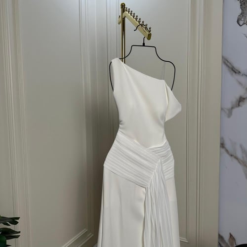 فستان خامه باربي لون ابيض