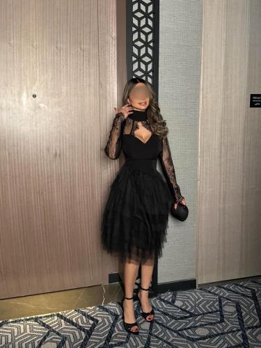 فستان دانتيل وتل