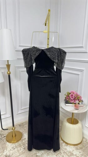 فستان مخمل لون اسود