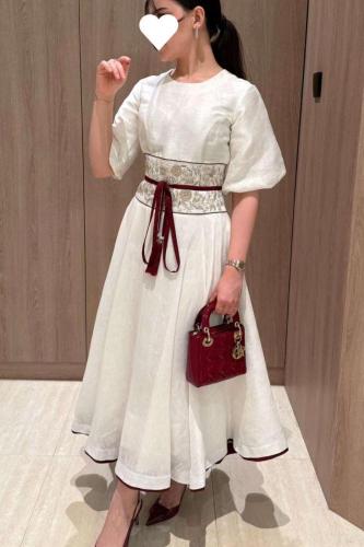 فستان كتان ابيض