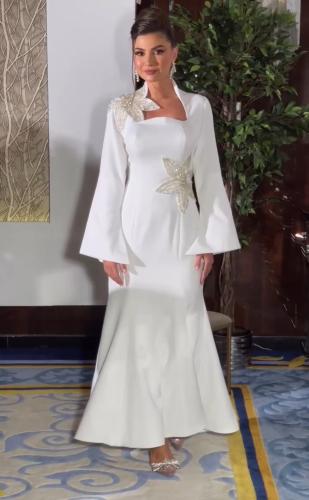 فستان. لون ابيض