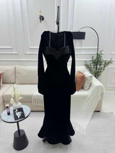 فستان مخمل اسود