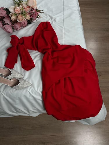 فستان احمر باربي