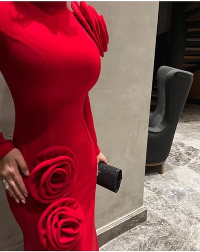 فستان باربي لون احمر