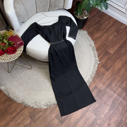 فستان لاناقة لون اسود