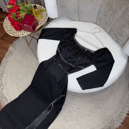 فستان لاناقة لون اسود