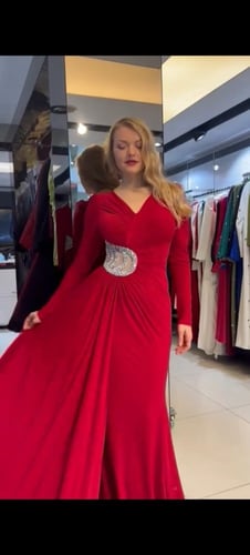 فستان احمر خامه كرستال تطريز يدوي