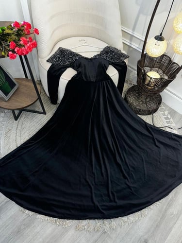 فستان مخمل لون اسود