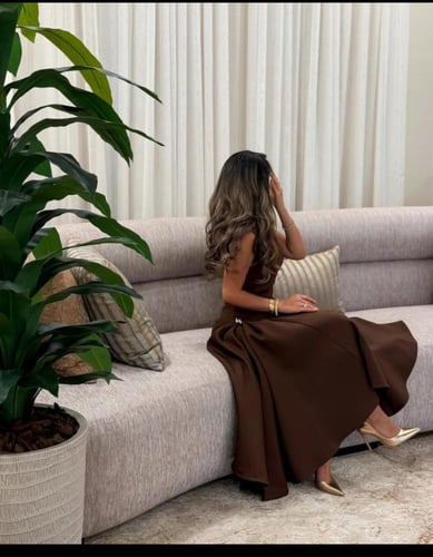 فستان العيد بني