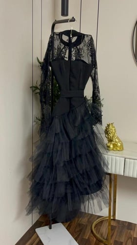 فستان دانتيل وتل