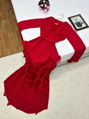 فستان المناسبات لون احمر