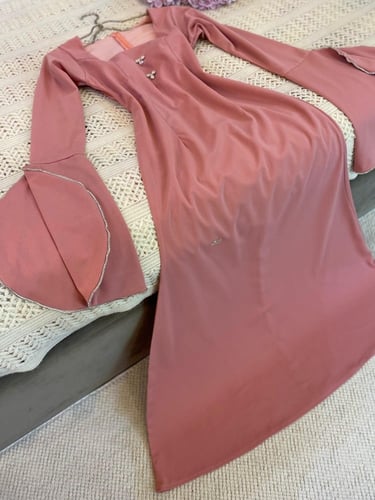 فستان كريب استرتش لون وردي