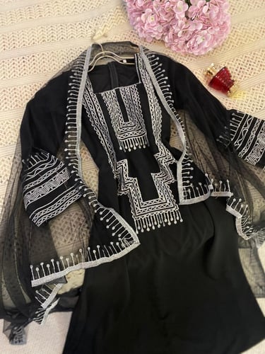 فستان العيد لون اسود