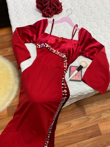 فستان العيد كريب لكر احمر