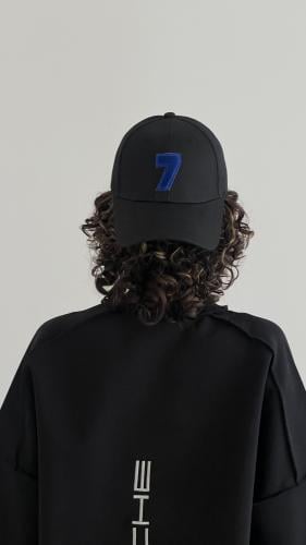 7 Black Cap