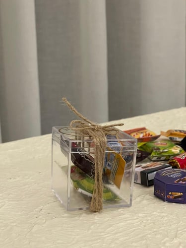 توزيعات علبه صغيره اكريلك