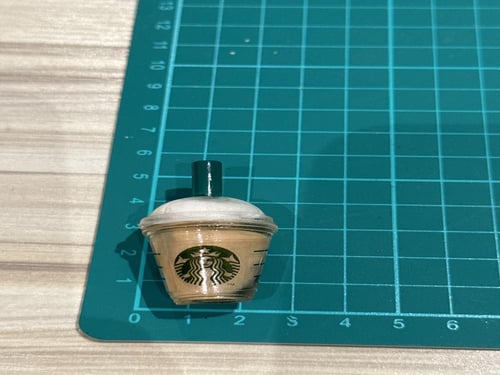 كوب ستاربكس بالكريمة