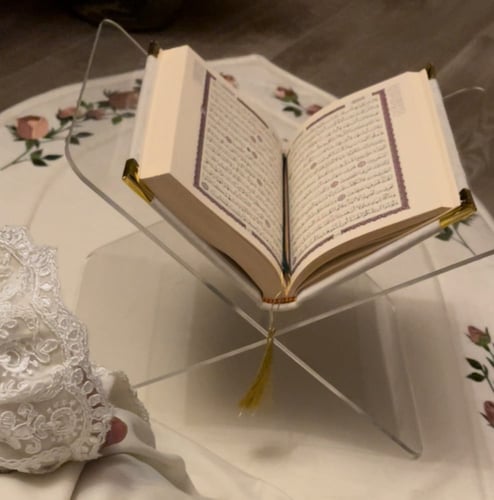 حامل مصحف أكريليك شفاف