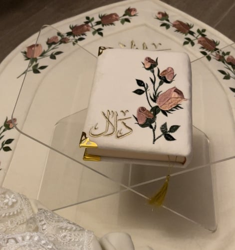 حامل مصحف أكريليك شفاف