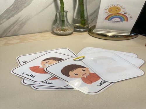 بطاقات المشاعر (الرجاء كتابة الجنس ، اللغة )