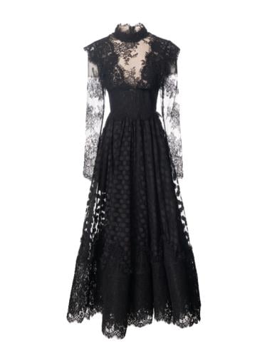 فستان دانتيل منفوش