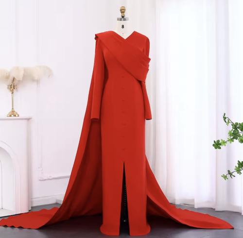 فستان بأكمام طويلة وشال طويل