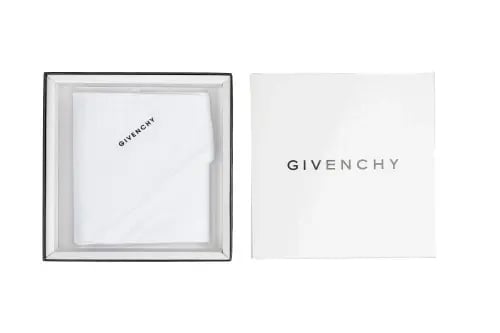 شماغ جيفنشي ابيض كلاسيك 2026