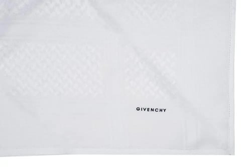 شماغ جيفنشي ابيض كلاسيك 2026