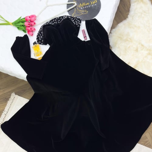 فستان اسود مخمل