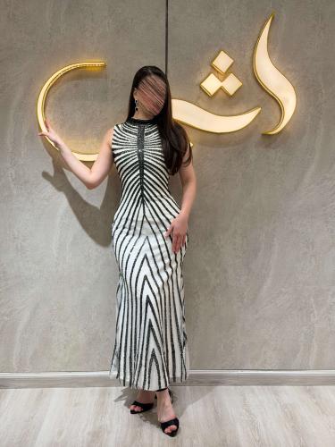 فستات زيلا / تباين الأسود والأبيض يتوّج ببريق الخرز