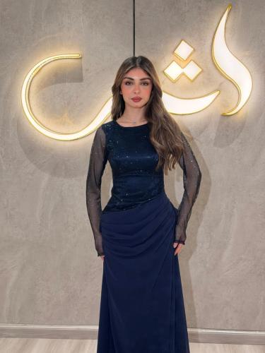 فستان سهرة طويل كحلي شيفون وتطريز راقي بأكمام طويل...